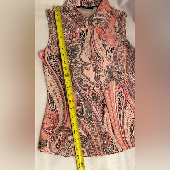 Tommy Hilfiger sleeveless, button down, pink paisley top. - Picture 6 of 11